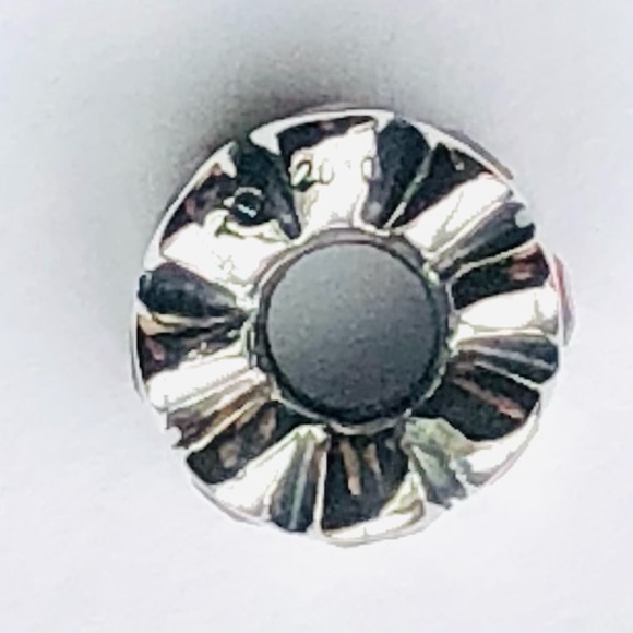 Chamilia limited edition dark red holiday bead - Picture 2 of 6